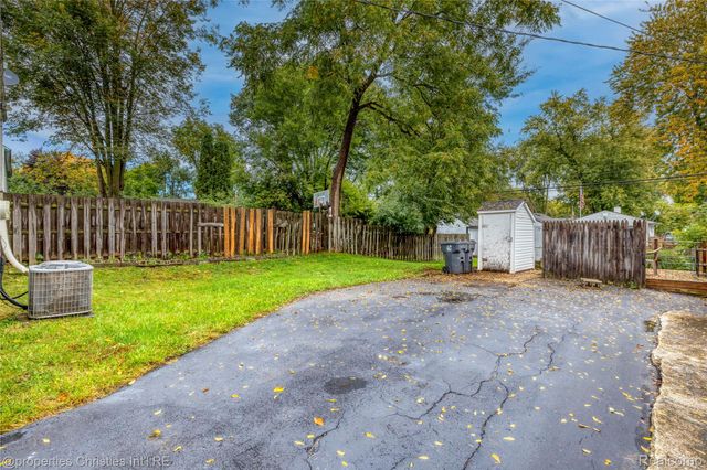 900 Stanley Avenue, Pontiac, MI 48340
