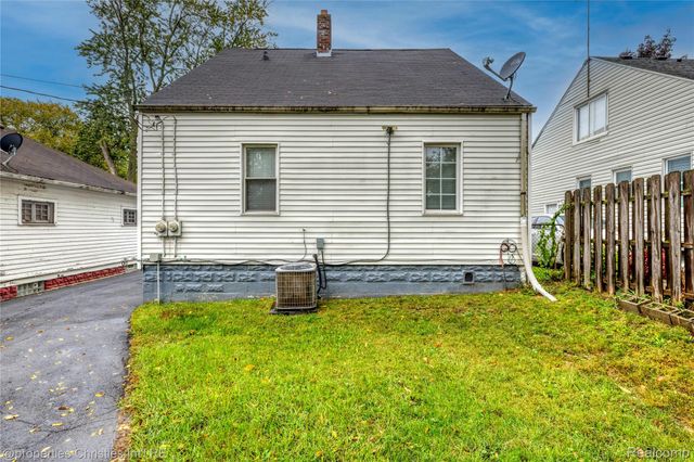 900 Stanley Avenue, Pontiac, MI 48340