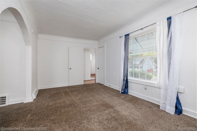 900 Stanley Avenue, Pontiac, MI 48340