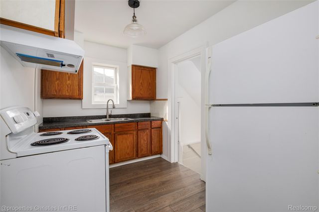 900 Stanley Avenue, Pontiac, MI 48340