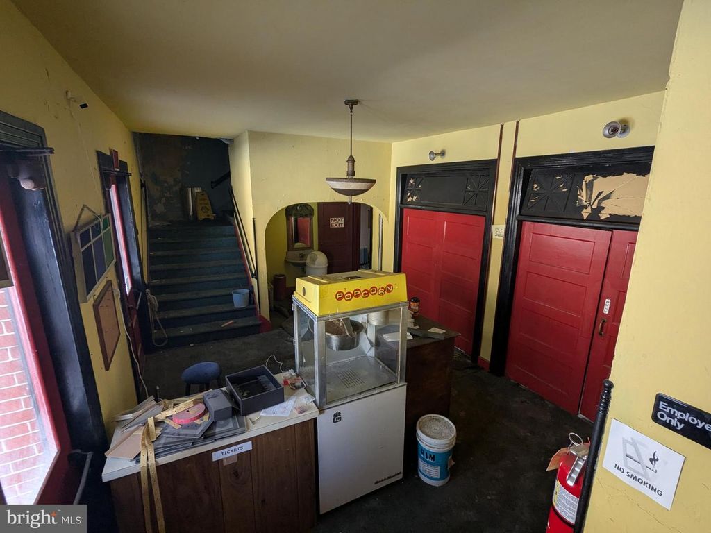Image 7 of property listing at 37 MANCHESTER ST, Glen Rock, PA 17327