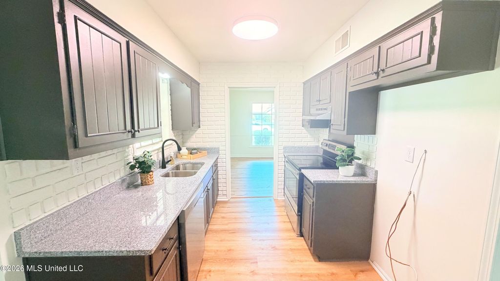 827 Dinwiddie Cove, Southaven, MS 38671 — photo 4