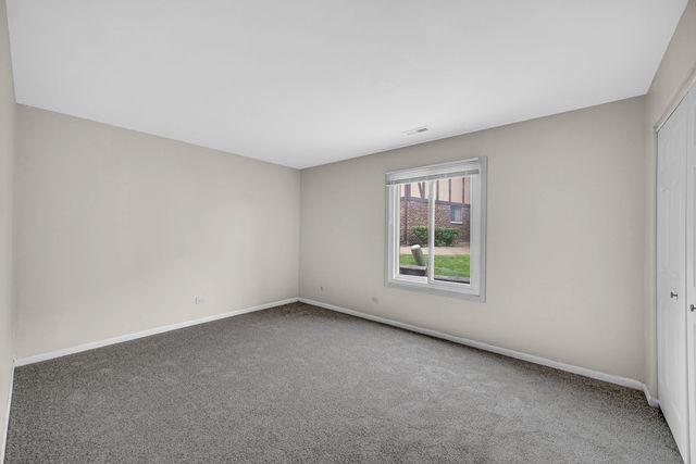 1659 Dover Court A, Wheaton, IL 60189