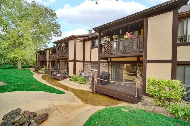 1659 Dover Court A, Wheaton, IL 60189