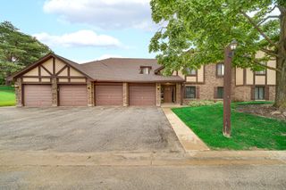 1659 Dover Court A, Wheaton, IL 60189