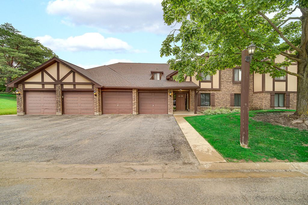 1659 Dover Court A, Wheaton, IL 60189