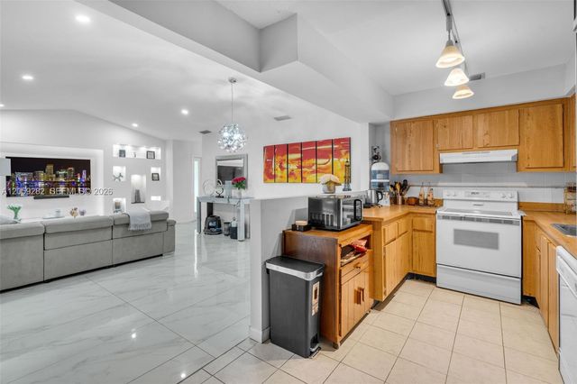 1551 NW 98th Way, Pembroke Pines, FL 33024
