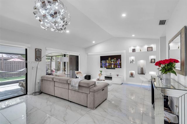 1551 NW 98th Way, Pembroke Pines, FL 33024