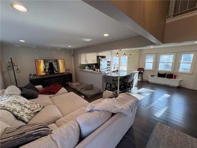 9111 W 101st Terrace, Overland Park, KS 66212