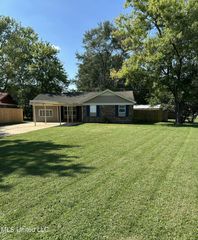 8505 W Southaven Circle, Southaven, MS 38671