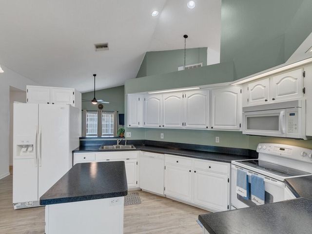 1246 N 41st Avenue, Vero Beach, FL 32960