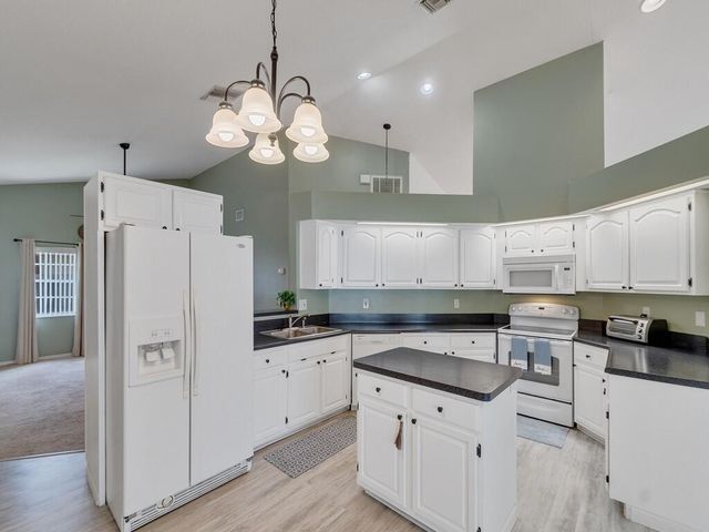 1246 N 41st Avenue, Vero Beach, FL 32960