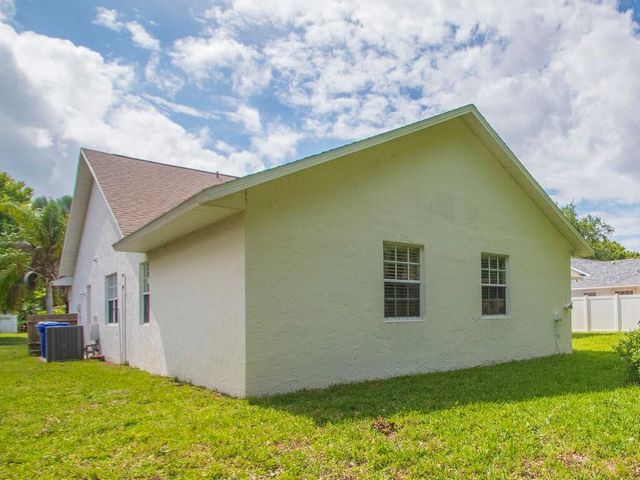 1246 N 41st Avenue, Vero Beach, FL 32960