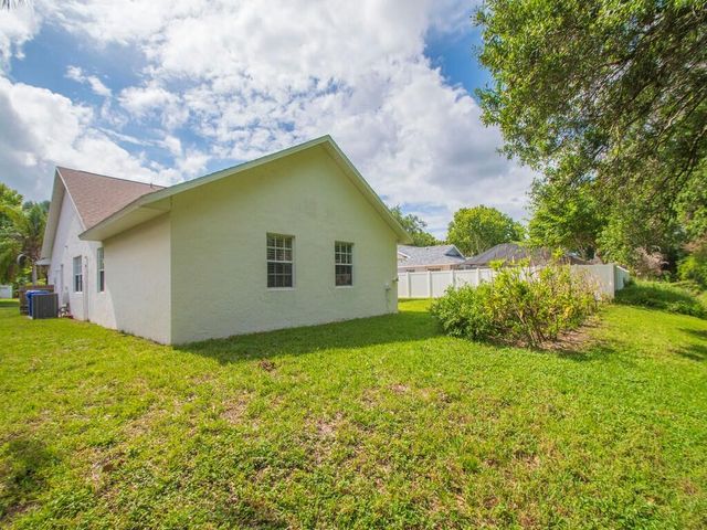 1246 N 41st Avenue, Vero Beach, FL 32960