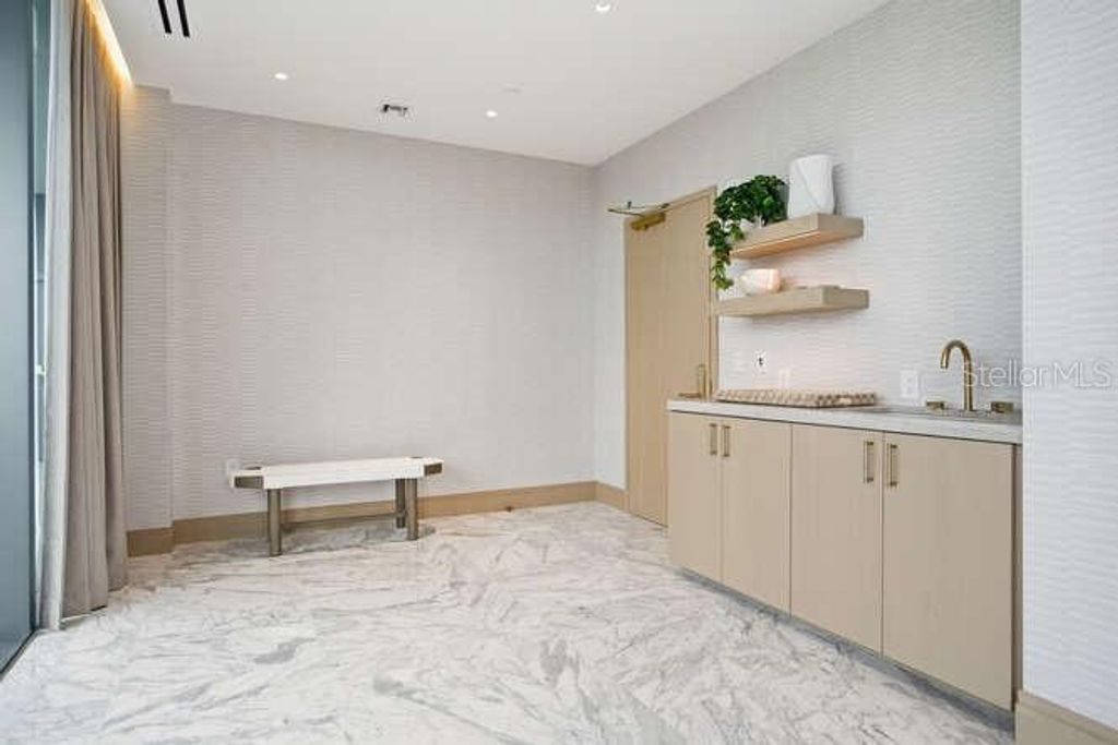 Image 15 of property listing at 3015 S YSABELLA AVENUE 604, Tampa, FL 33629