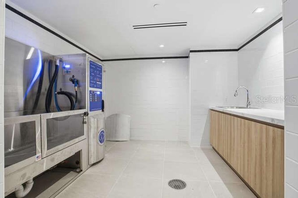 Image 27 of property listing at 3015 S YSABELLA AVENUE 604, Tampa, FL 33629