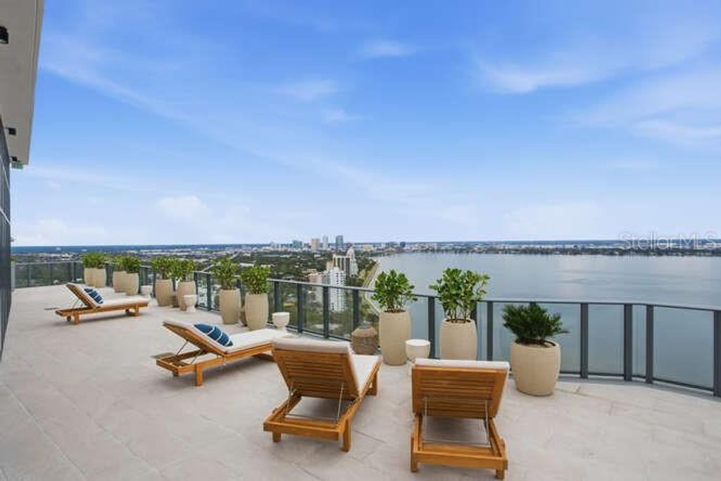 Image 34 of property listing at 3015 S YSABELLA AVENUE 604, Tampa, FL 33629