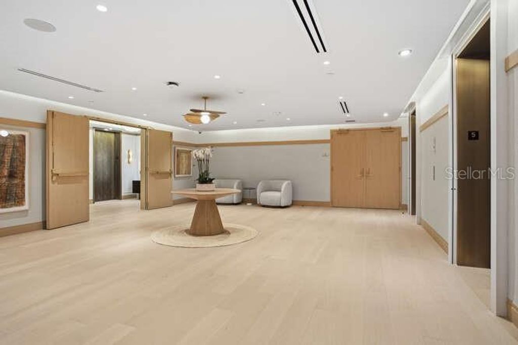 Image 8 of property listing at 3015 S YSABELLA AVENUE 604, Tampa, FL 33629