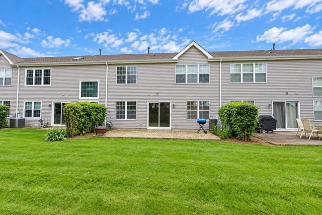 700 Savannah Lane, Crystal Lake, IL 60014