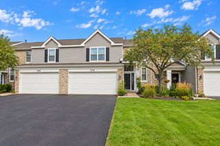700 Savannah Lane, Crystal Lake, IL 60014