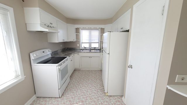 9600 S KOMENSKY Avenue 3W, Oak Lawn, IL 60453