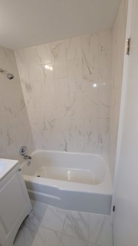 9600 S KOMENSKY Avenue 3W, Oak Lawn, IL 60453