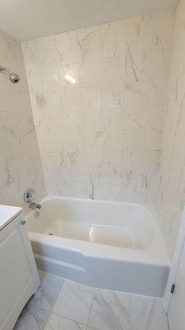 9600 S KOMENSKY Avenue 3W, Oak Lawn, IL 60453