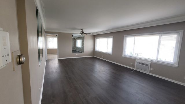 9600 S KOMENSKY Avenue 3W, Oak Lawn, IL 60453