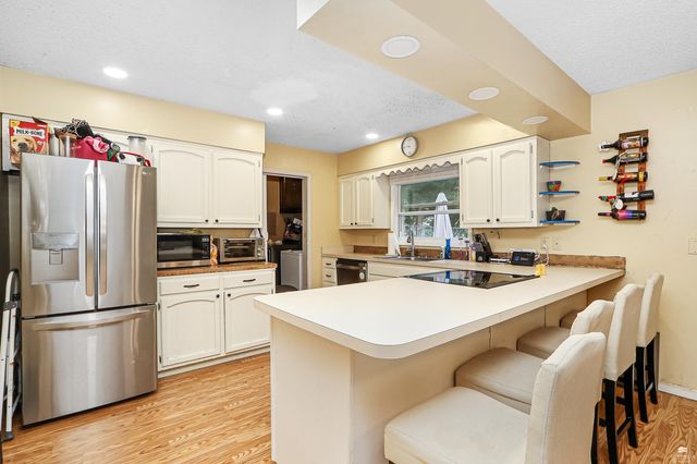 417 Warner Park Rd, Manhattan, KS 66503