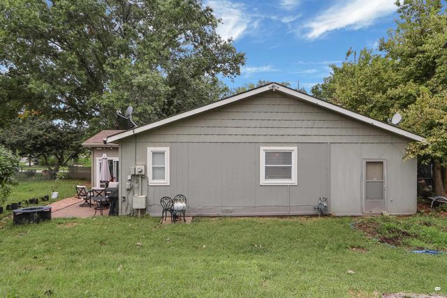 417 Warner Park Rd, Manhattan, KS 66503
