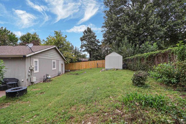 417 Warner Park Rd, Manhattan, KS 66503