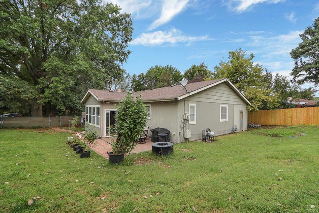417 Warner Park Rd, Manhattan, KS 66503