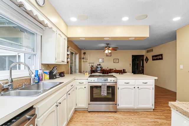 417 Warner Park Rd, Manhattan, KS 66503