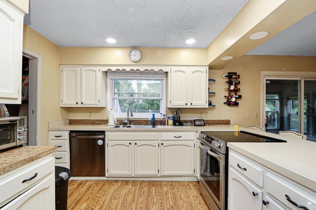 417 Warner Park Rd, Manhattan, KS 66503