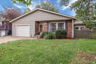 417 Warner Park Rd, Manhattan, KS 66503