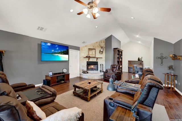 473 County Road 375, San Antonio, TX 78253