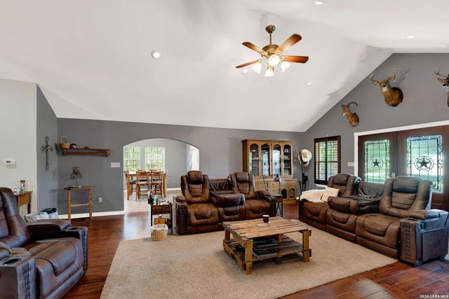 473 County Road 375, San Antonio, TX 78253