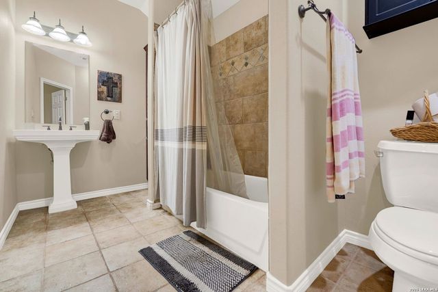 473 County Road 375, San Antonio, TX 78253