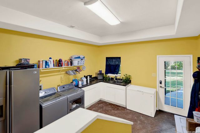 473 County Road 375, San Antonio, TX 78253