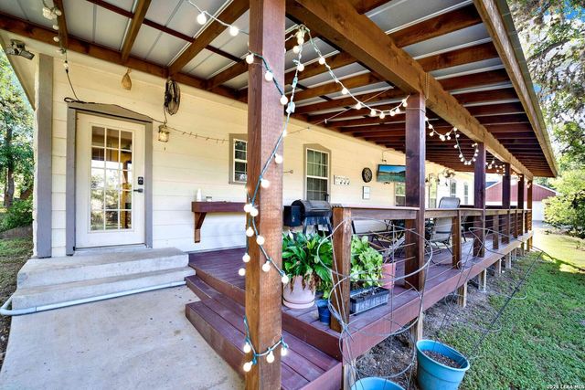 473 County Road 375, San Antonio, TX 78253