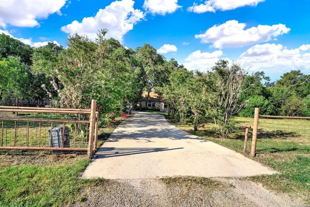 473 County Road 375, San Antonio, TX 78253