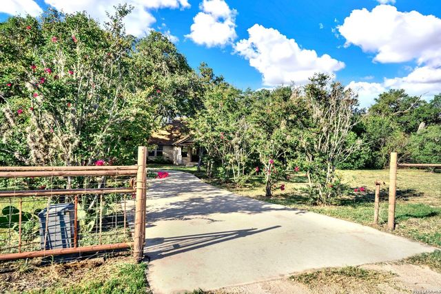 473 County Road 375, San Antonio, TX 78253