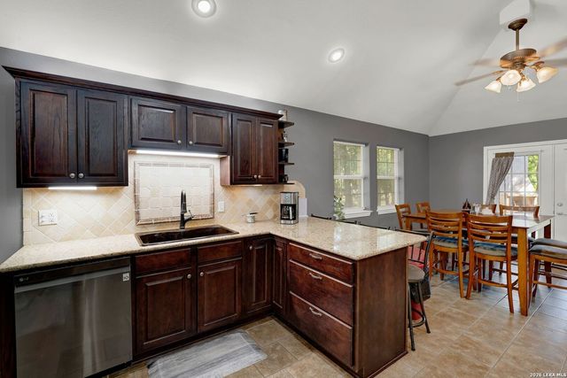 473 County Road 375, San Antonio, TX 78253