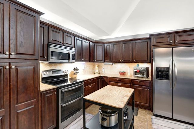 473 County Road 375, San Antonio, TX 78253