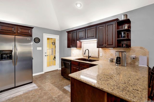 473 County Road 375, San Antonio, TX 78253