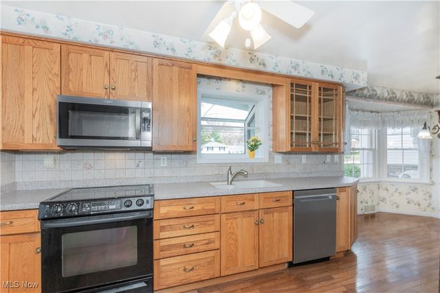 950 Colony Drive, Highland Heights, OH 44143