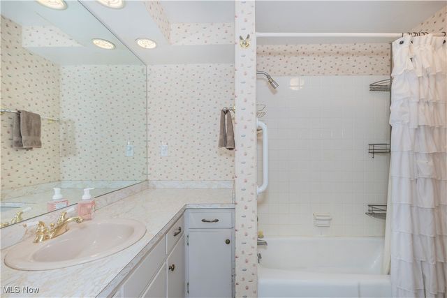 950 Colony Drive, Highland Heights, OH 44143