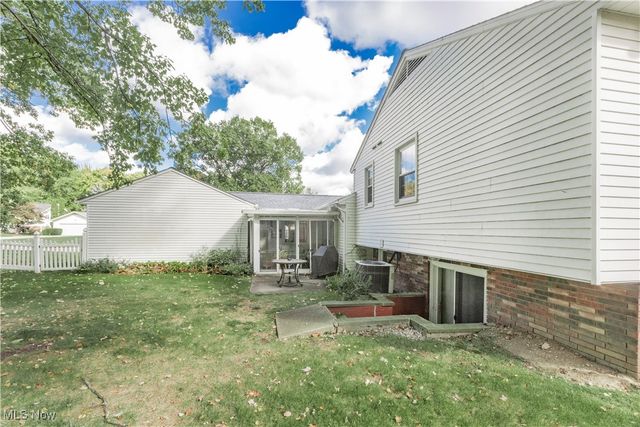 950 Colony Drive, Highland Heights, OH 44143