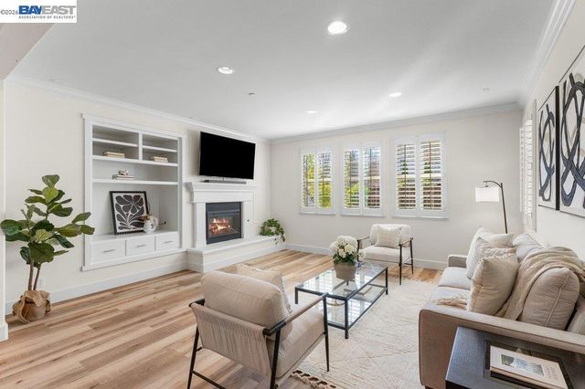 2410 Robinson Cir, Livermore, CA 94550