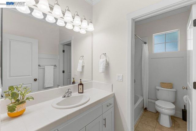 2410 Robinson Cir, Livermore, CA 94550